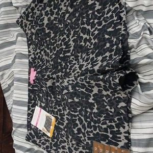 Isaac Mizrahi Tailored Shorts Size 12